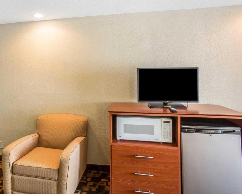 Quality Inn & Suites Mount Juliet Esterno foto