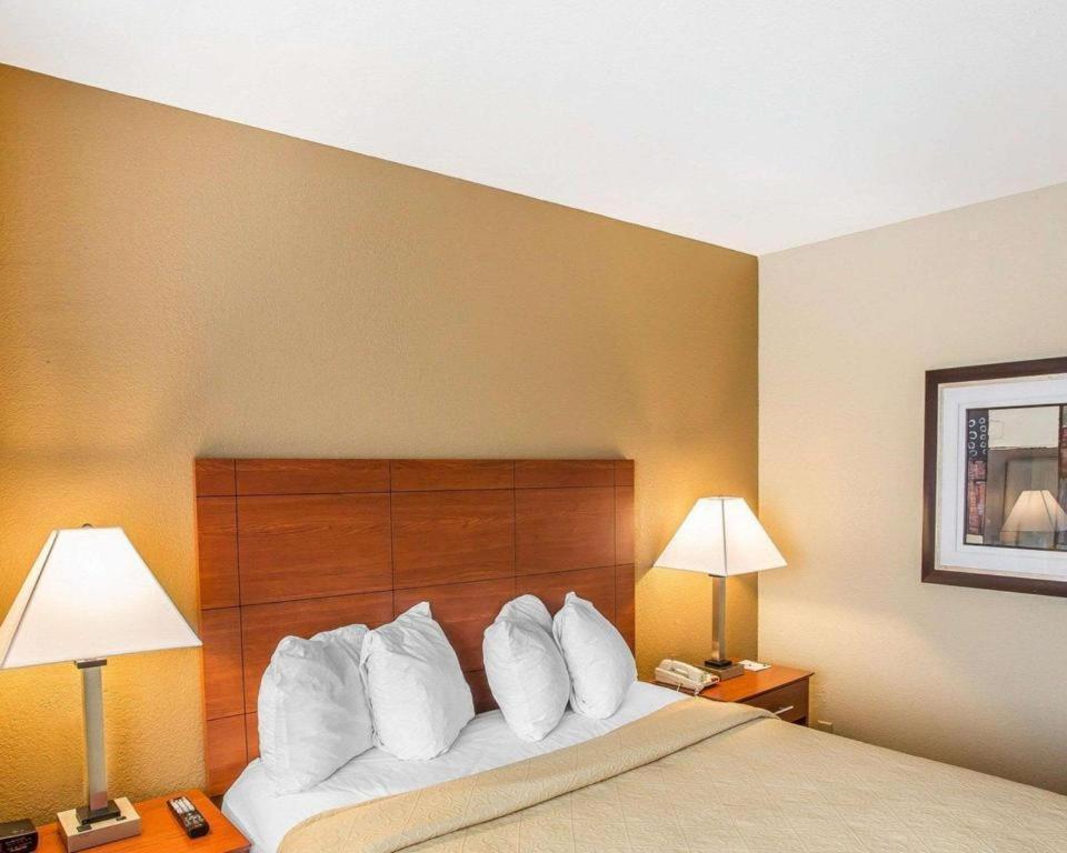 Quality Inn & Suites Mount Juliet Esterno foto