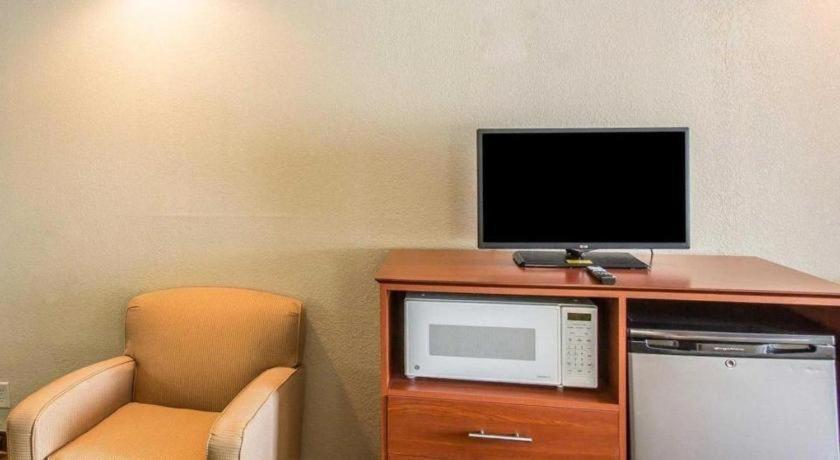 Quality Inn & Suites Mount Juliet Esterno foto